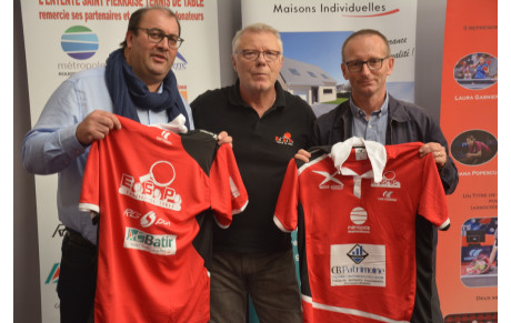 ART ET BATIR et CB PATRIMOINE : remise de maillots